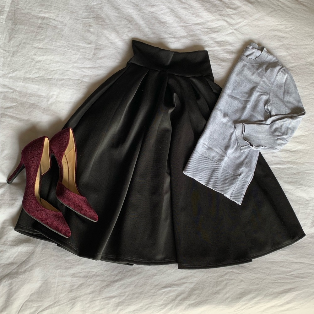 Black swing skirt